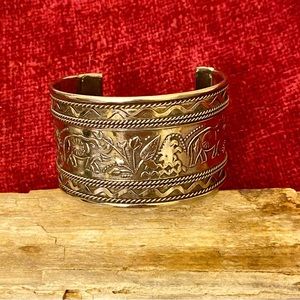 CUFF BRACELET Silver Tone; Elephant scene; Perfect Condition.